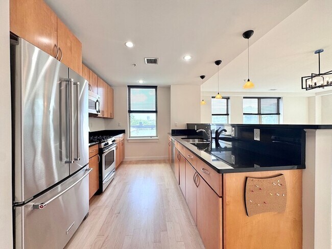 Primary Photo - 323 Boylston St