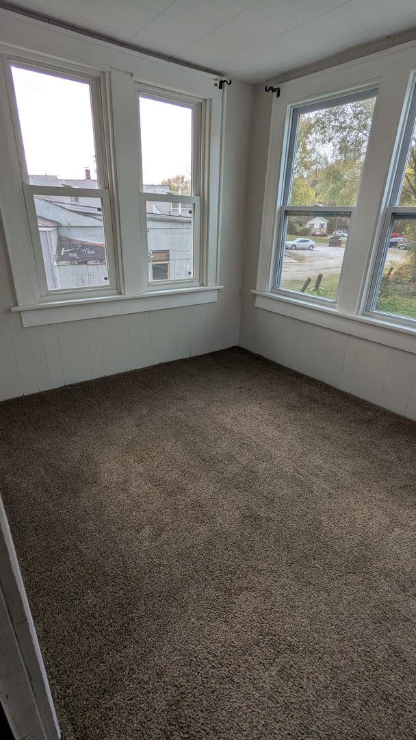 Building Photo - Charming 3-bedroom, 1-bathroom home locate...