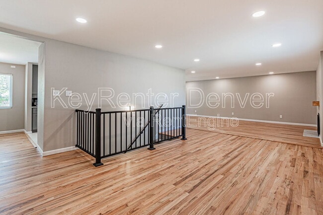 Building Photo - 3730 W Saratoga Ave