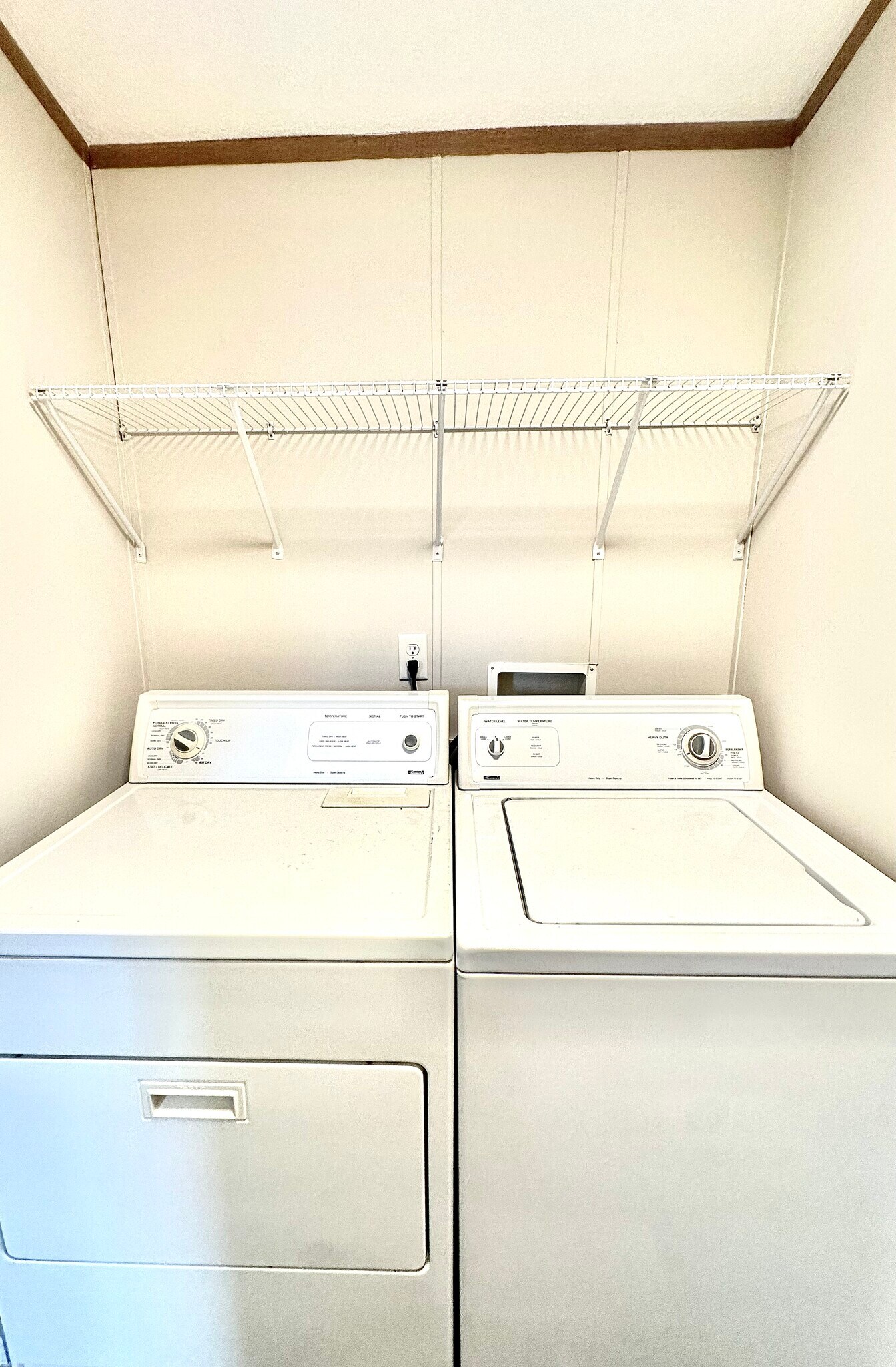 Building Photo - 90 Yankee Folly Rd