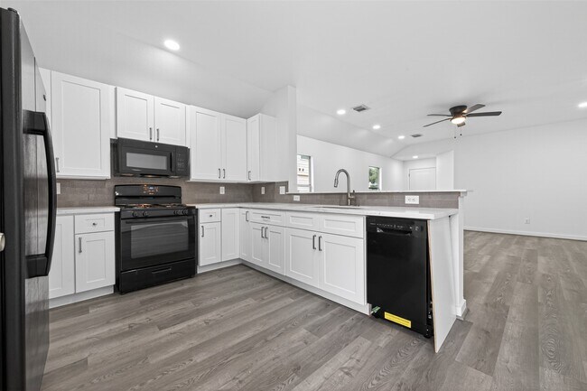 Building Photo - 7714 Stallion Trail Dr