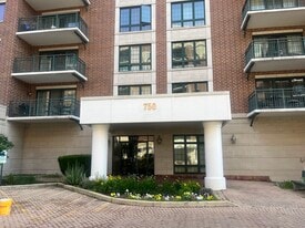 Building Photo - 750 Pearson St