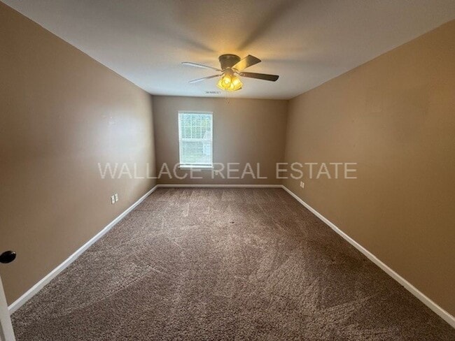 Building Photo - CUTTERS RUN...3 BEDROOM TOWNHOUSE WITH PRI...