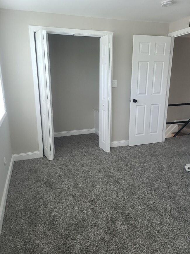 Building Photo - Newly Renovated Townhome Coming Soon!