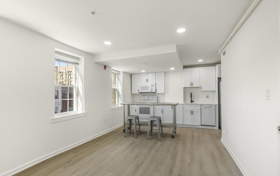 Building Photo - 2723 E Huntingdon St