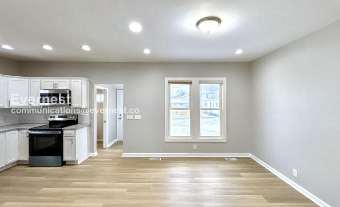 Building Photo - 2432 Steele Ave