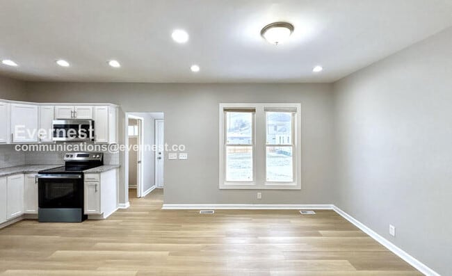 Building Photo - 2432 Steele Ave