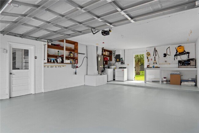 Building Photo - 904 Carvell Dr