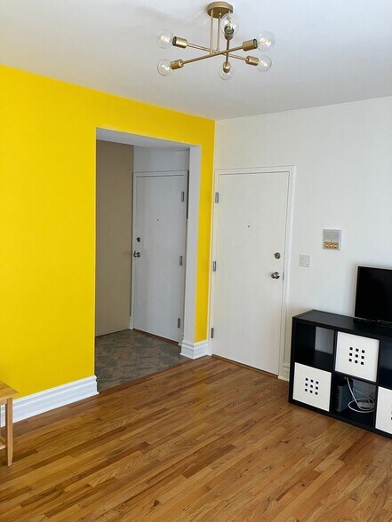 Building Photo - 4728 N Kenneth Ave
