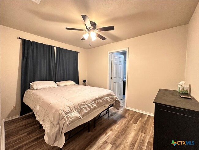 Building Photo - 511 McKie St