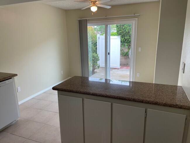 Dinning room, Patio Door to Gate - 16522 Hillview Cir