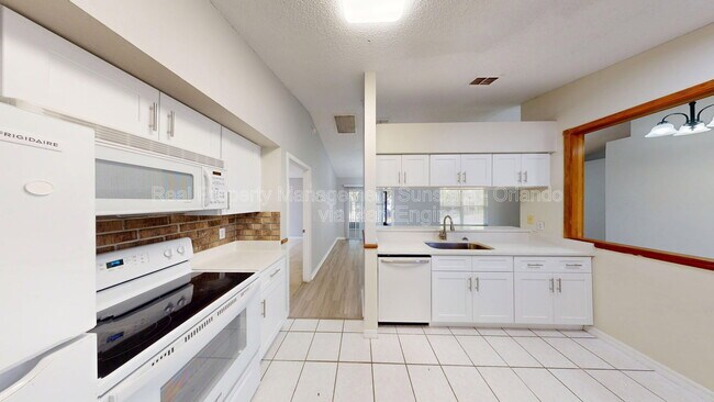 Building Photo - 1740 Whipple Dr