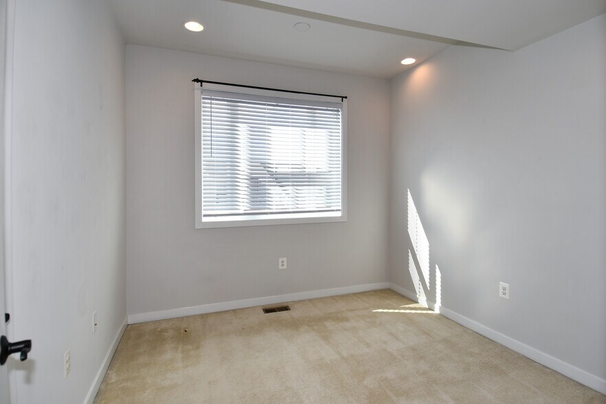 Building Photo - 2421 Auden Dr