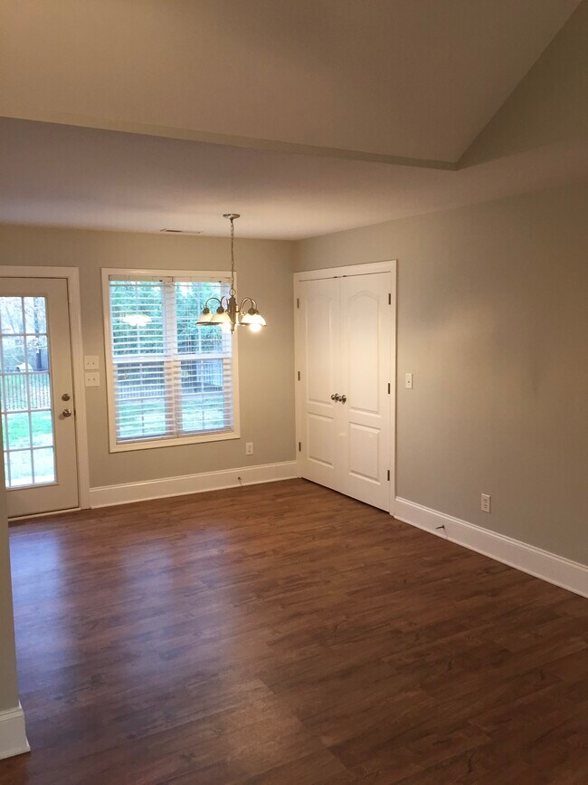 Eat in kitchen - 302 Meadowbrook Drive
