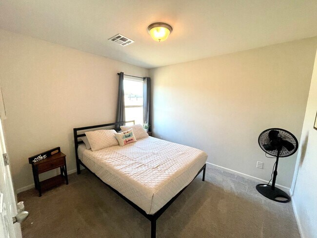 Building Photo - New 4 Bedroom Home in Bullhead City! AVAILABLE FURNISHED OR UNFURNISHED!