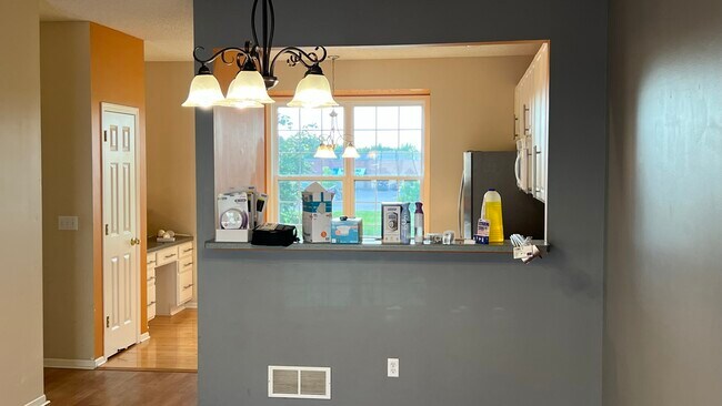 Building Photo - 7866 Old Carriage Ct