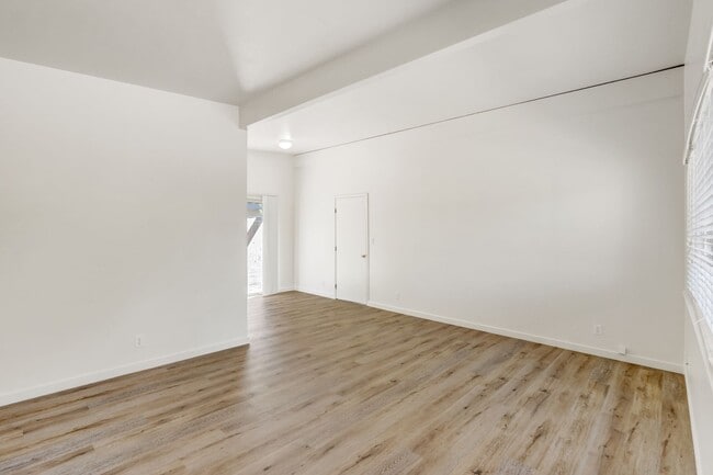 Building Photo - 406 Scripps Dr