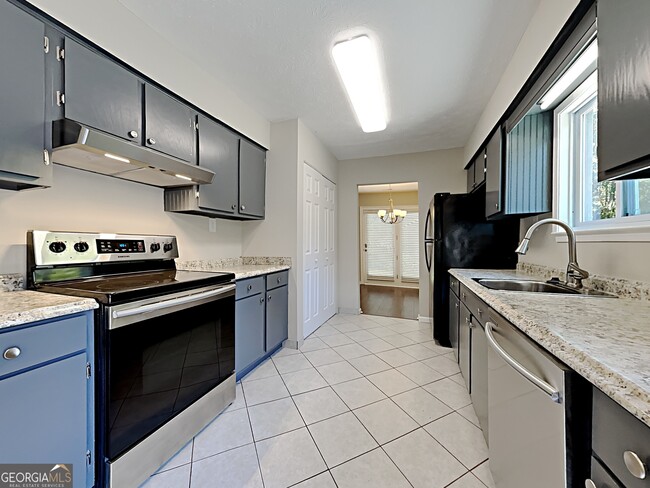 Building Photo - 947 Shiloh Ridge Run NW