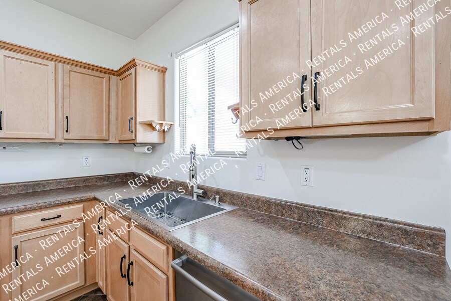 Building Photo - 5907 S 56th Dr