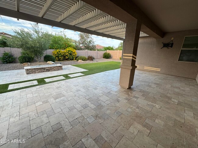 Building Photo - 712 W San Carlos Way
