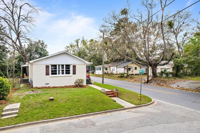 Building Photo - 1301 E 67th St