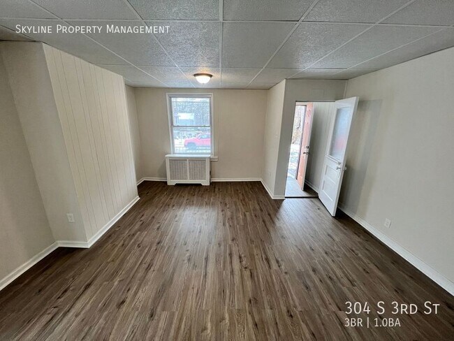 Building Photo - 304 S 3rd St