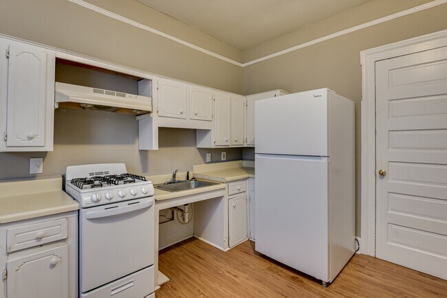 Building Photo - 104 Ellis St