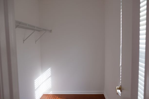 Walkin Closet 2 - 404 Oswego Ct