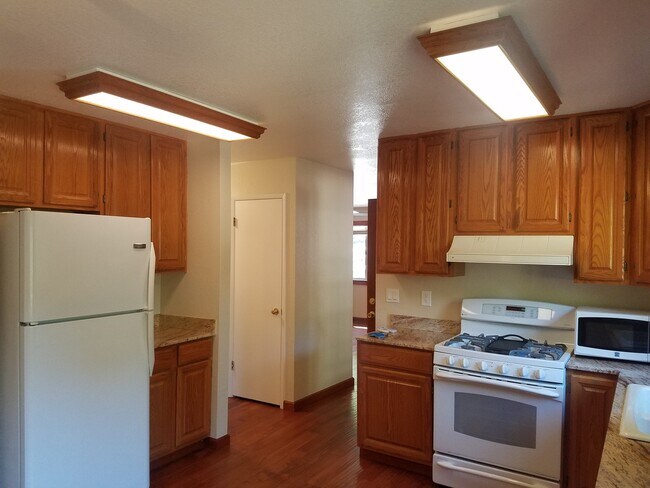 Building Photo - Serene Log Cabin Living in the Sunol Valle...