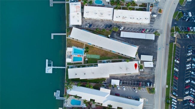 Building Photo - 1840 Shore Dr S