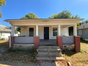 Building Photo - 17 Fairweight Ave