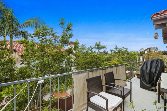 Building Photo - Beautiful Orange County Upstairs Condo! Must See!!