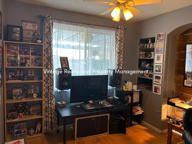 Building Photo - Charming Single-Story 3 Bedroom Home In South Natomas!!!