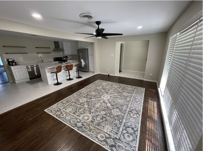Building Photo - 2519 Highwood Dr
