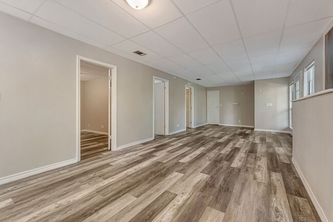 Building Photo - Private Walkout Basement Unit Overlooking ...