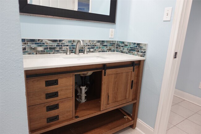 Building Photo - 1102 Winnie St