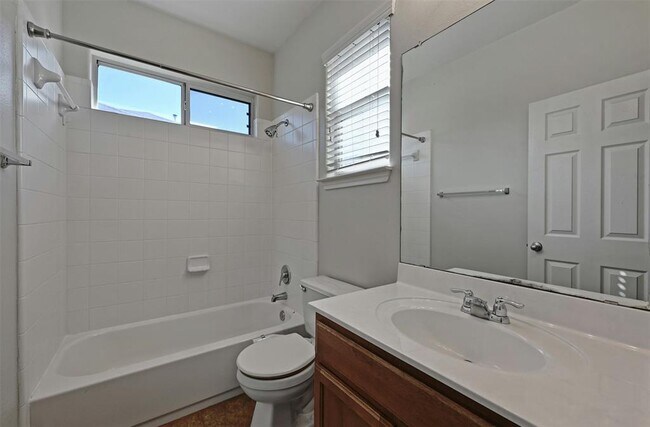 Building Photo - 2412 Allred Dr