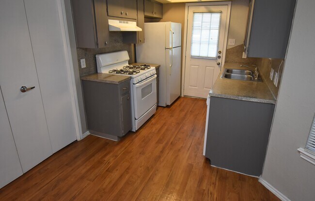Building Photo - Four Plex