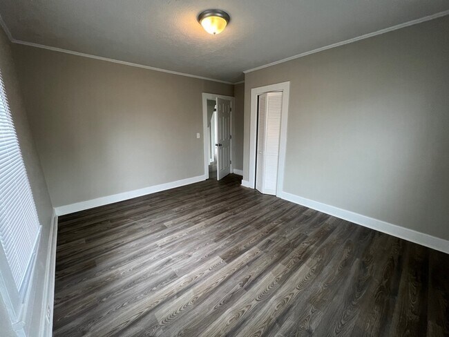 Building Photo - 1006 W C Street