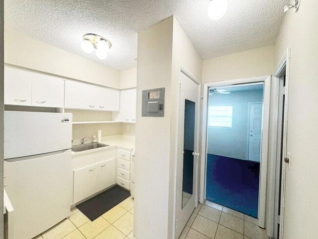 Building Photo - 2001 S Ocean Dr