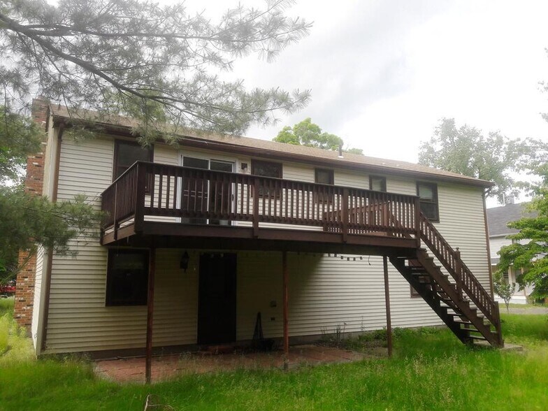 Building Photo - 606 Rye St