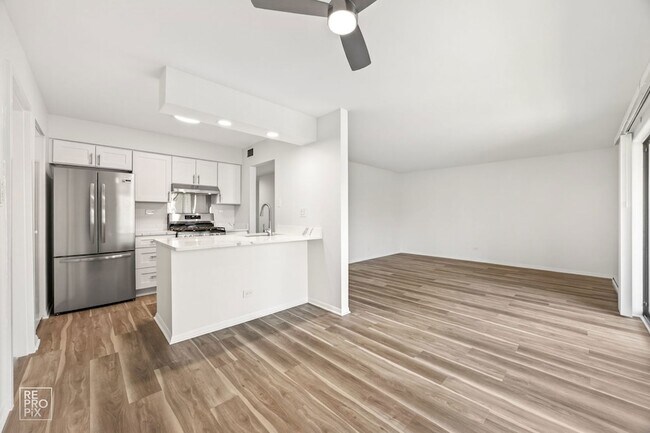 Building Photo - 210 Fountainview Ln