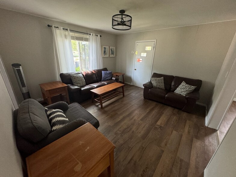 Building Photo - 109 E. 15th Street