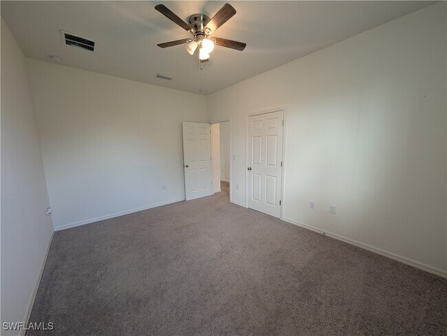 Building Photo - 4208 NE 15th Pl