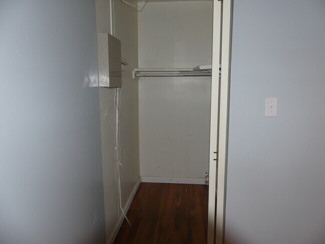 Building Photo - 1420 Menard St