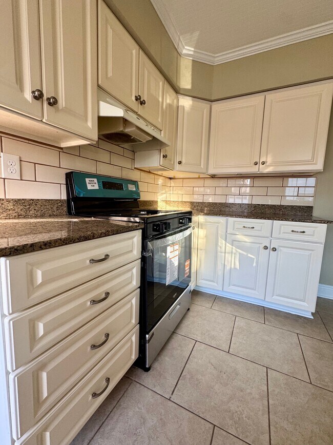 Building Photo - 1822 Homer St