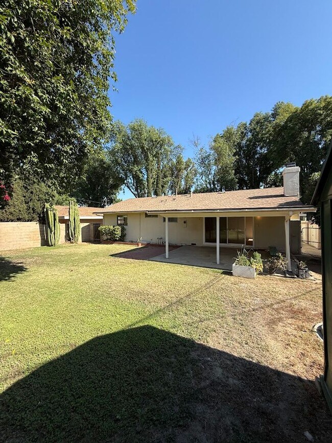 Building Photo - Beautiful 3 Bedroom, 2 Bathroom North Hill...