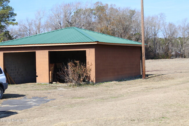 Building Photo - 1880 Ocean Hwy W