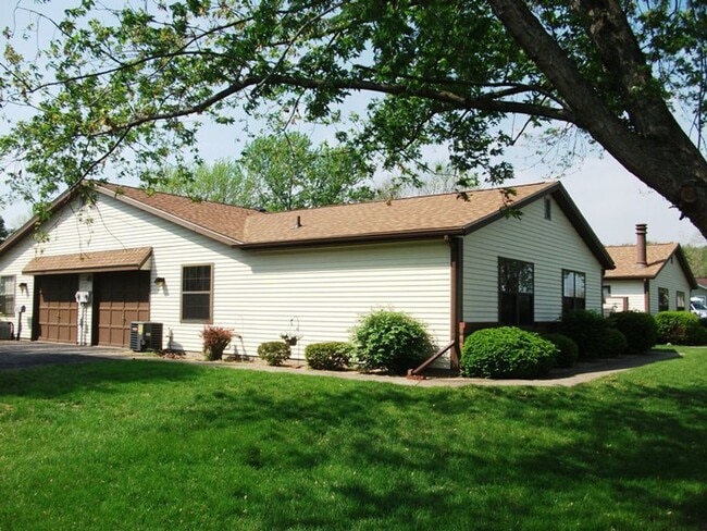 Primary Photo - 631 E Waterloo Ct