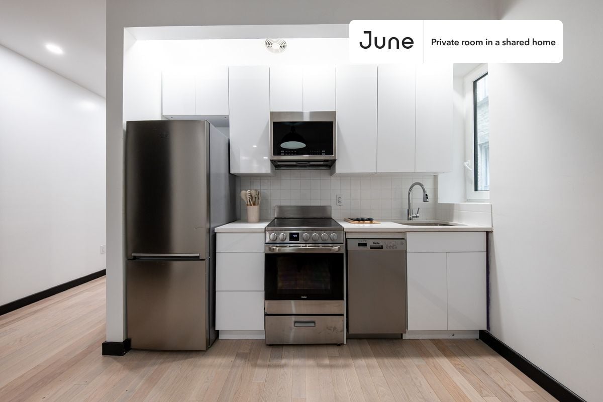 Building Photo - Room in Shared 4 bed/2 bath home in Ditmas Park